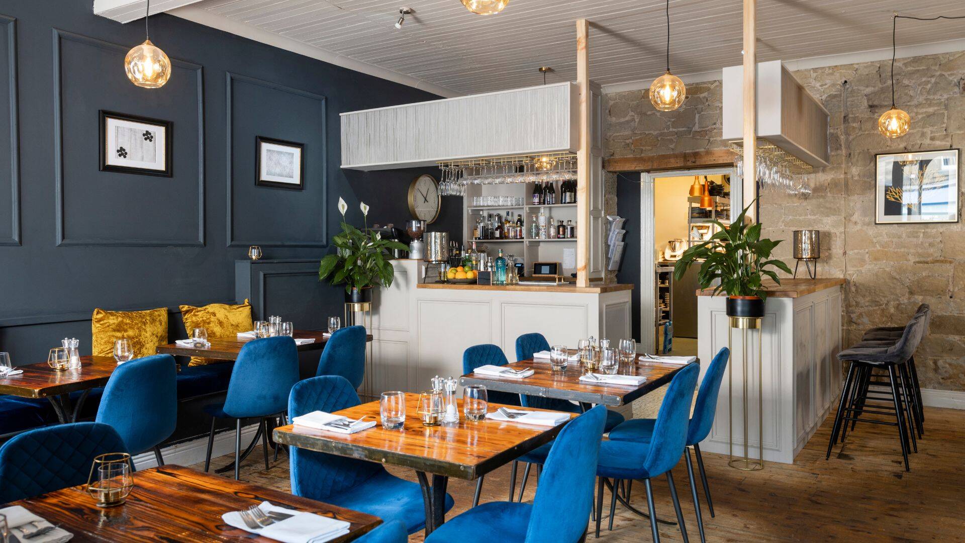 Mobilier la comandă pentru afaceri și instituții în Ilfov